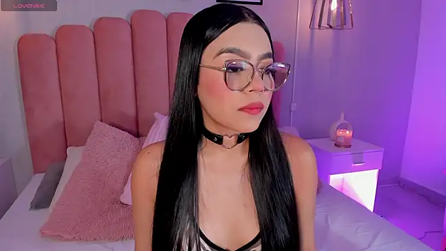 mara swan  online show from November 28, 2025, 7:25 pm