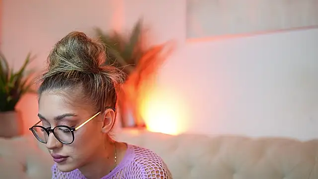 AileenKiss online show from October 7, 2025, 6:20 pm