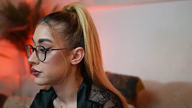 Snapshot of AileenKiss chatting on March 2, 2026, 10:17 pm AileenKiss online show from March 2, 2026, 10:17 pm