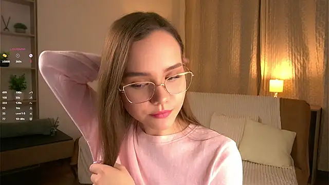 SweetSaraPie online show from April 15, 2026, 6:12 pm