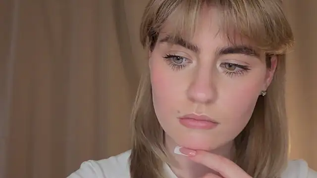 EuniceRaymundo online show from October 4, 2025, 6:20 pm