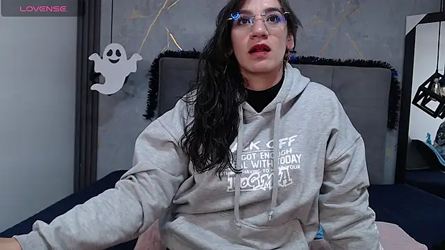 Snapshot of -Samantha_ chatting on October 25, 2025, 1:01 pm -Samantha  online show from October 25, 2025, 1:01 pm