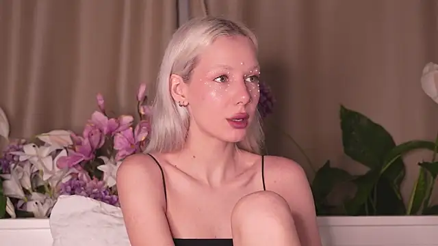 RanyThomson online show from November 2, 2025, 6:35 pm