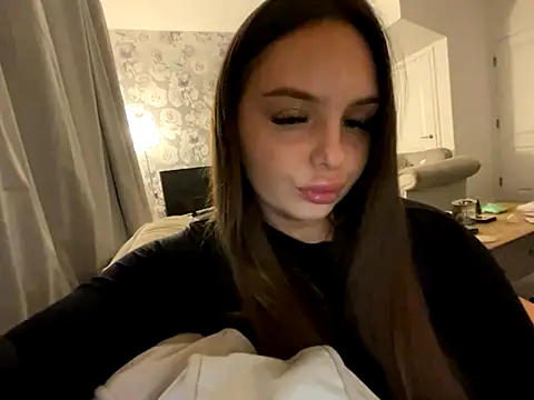 EllaStarrxxx online show from October 5, 2025, 10:55 pm