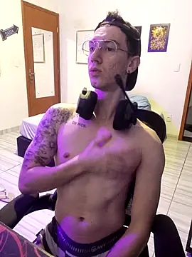 SweetGoodBoy22 online show from October 5, 2025, 7:48 pm