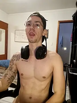 SweetGoodBoy22 online show from November 8, 2025, 8:01 pm