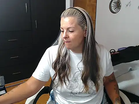 Snapshot of perlagoloza05 chatting on October 6, 2025, 3:29 am perlagoloza05 online show from October 6, 2025, 3:29 am