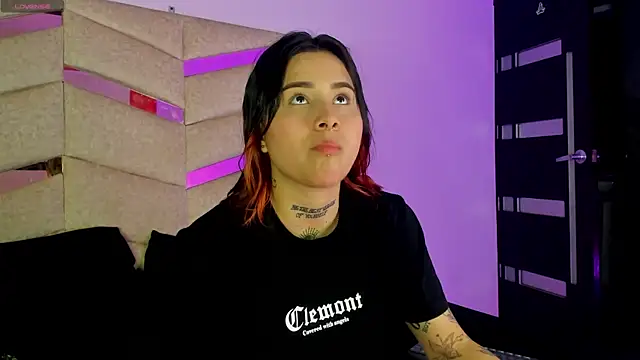 Snapshot of Nixielee_ chatting on October 23, 2025, 7:12 pm Nixielee online show from October 23, 2025, 7:12 pm