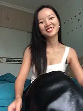 Mile-m online show from October 17, 2025, 2:15 am