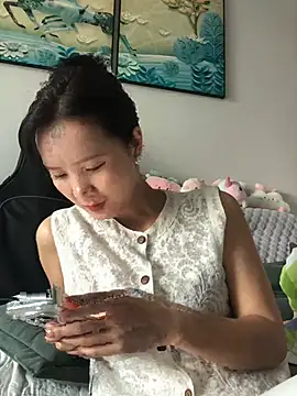 Mile-m online show from June 3, 2026, 3:51 am
