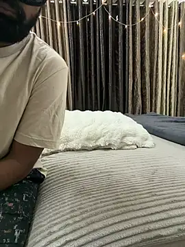 vickyandtania online show from April 21, 2026, 4:57 pm