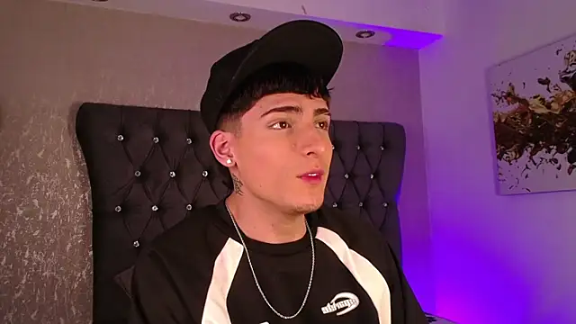 MateoMitchell online show from November 8, 2025, 5:33 am