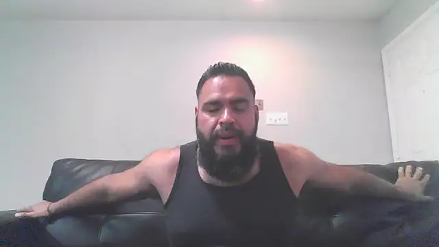 Snapshot of BigJohnBear39 chatting on October 6, 2025, 10:54 pm BigJohnBear39 online show from October 6, 2025, 10:54 pm