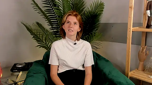 MonaScherman online show from October 4, 2025, 12:17 pm