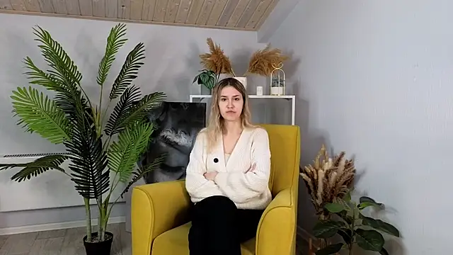 RoxaneDuperre online show from October 4, 2025, 7:21 am