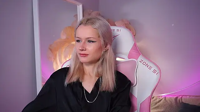 Snapshot of Celeste_eyes0n chatting on November 15, 2025, 8:46 pm Celeste eyes0n online show from November 15, 2025, 8:46 pm