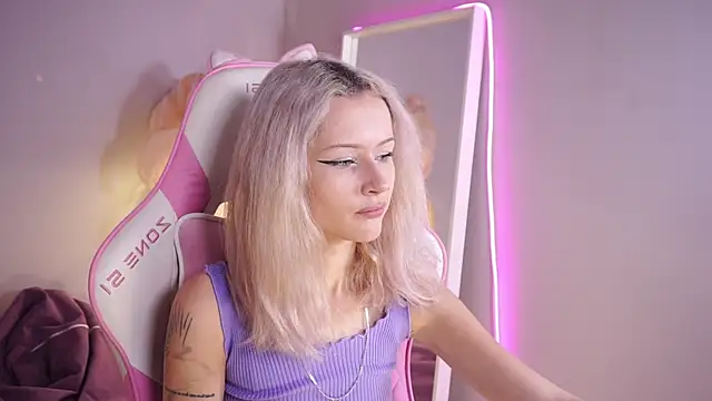 Snapshot of Celeste_eyes0n chatting on October 7, 2025, 8:43 pm Celeste eyes0n online show from October 7, 2025, 8:43 pm