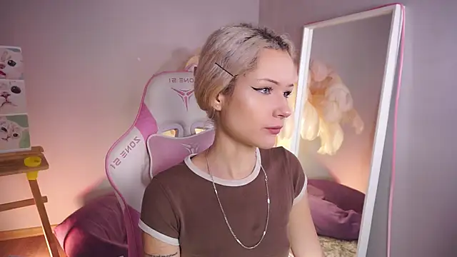 Snapshot of Celeste_eyes0n chatting on October 14, 2025, 8:31 pm Celeste eyes0n online show from October 14, 2025, 8:31 pm