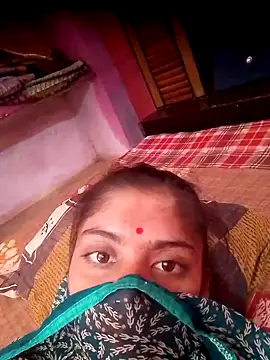 Snapshot of CWEETY-12 chatting on October 18, 2025, 7:43 am CWEETY-12 online show from October 18, 2025, 7:43 am