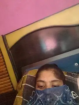 Snapshot of CWEETY-12 chatting on October 11, 2025, 7:09 am CWEETY-12 online show from October 11, 2025, 7:09 am