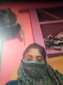 Snapshot of CWEETY-12 chatting on October 27, 2025, 5:08 am CWEETY-12 online show from October 27, 2025, 5:08 am