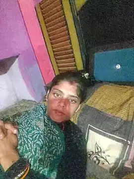 Snapshot of CWEETY-12 chatting on October 6, 2025, 2:29 pm CWEETY-12 online show from October 6, 2025, 2:29 pm