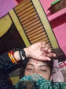 Snapshot of CWEETY-12 chatting on October 8, 2025, 10:43 pm CWEETY-12 online show from October 8, 2025, 10:43 pm