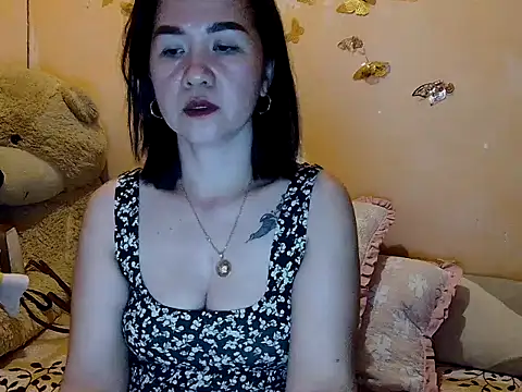 Snapshot of KissHott chatting on February 4, 2026, 9:48 am KissHott online show from February 4, 2026, 9:48 am