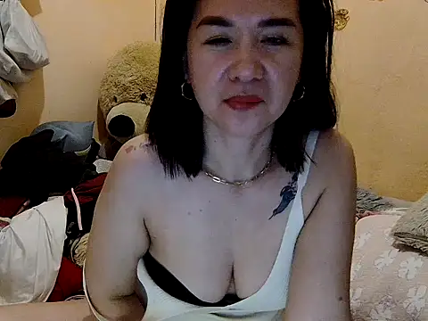 Snapshot of KissHott chatting on February 19, 2026, 1:30 pm KissHott online show from February 19, 2026, 1:30 pm