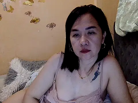 Snapshot of KissHott chatting on February 26, 2026, 1:55 pm KissHott online show from February 26, 2026, 1:55 pm