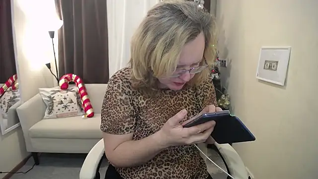 VestaWoody online show from November 29, 2025, 8:14 am