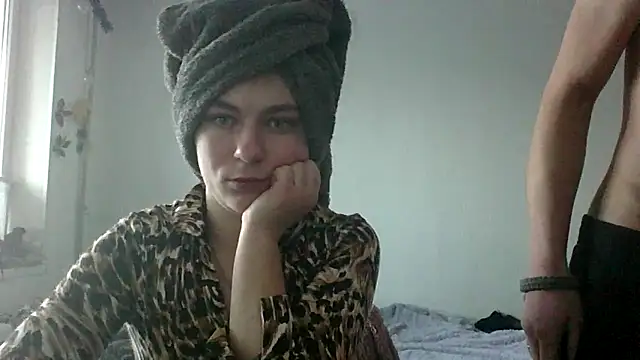 Snapshot of Twolatte1520 chatting on February 4, 2026, 10:43 am Twolatte1520 online show from February 4, 2026, 10:43 am