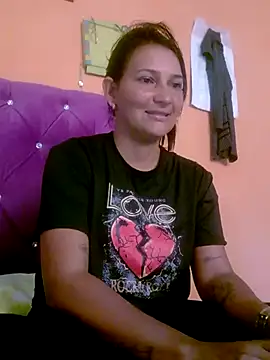 Snapshot of fanny_soto chatting on October 6, 2025, 1:12 pm fanny soto online show from October 6, 2025, 1:12 pm