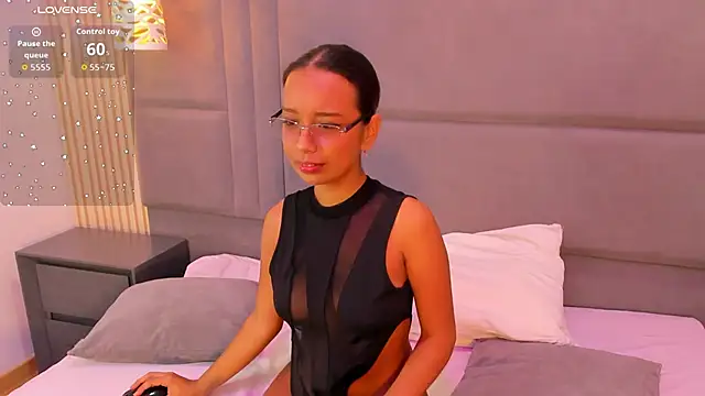 Snapshot of AliceJackkson chatting on October 18, 2025, 11:45 am AliceJackkson online show from October 18, 2025, 11:45 am