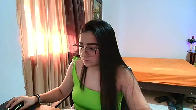 Snapshot of Charlotte_Richardson chatting on June 15, 2026, 9:47 pm Charlotte Richardson online show from June 15, 2026, 9:47 pm