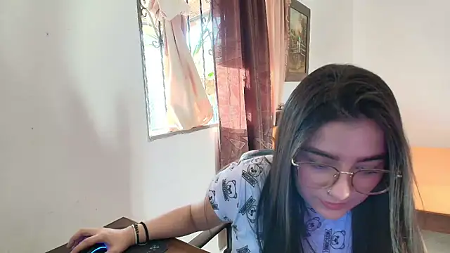 Snapshot of Charlotte_Richardson chatting on June 14, 2026, 10:00 pm Charlotte Richardson online show from June 14, 2026, 10:00 pm