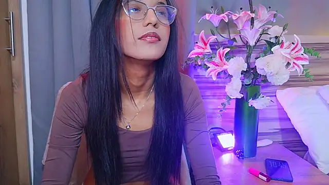 luna valen online show from May 30, 2026, 3:46 am