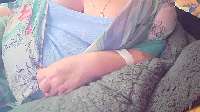 Playful MILF Demi online show from February 6, 2026, 10:00 am