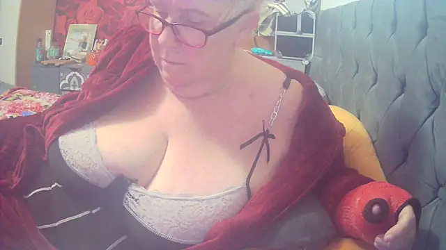Snapshot of Playful_MILF_Demi chatting on October 19, 2025, 10:29 am Playful MILF Demi online show from October 19, 2025, 10:29 am