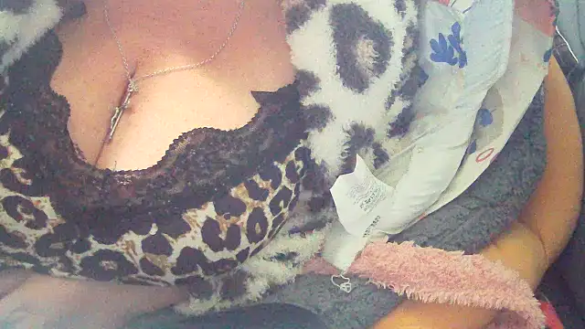 Snapshot of Playful_MILF_Demi chatting on January 8, 2026, 8:37 pm Playful MILF Demi online show from January 8, 2026, 8:37 pm