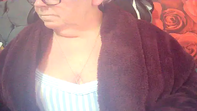 Playful MILF Demi online show from March 3, 2026, 6:37 pm