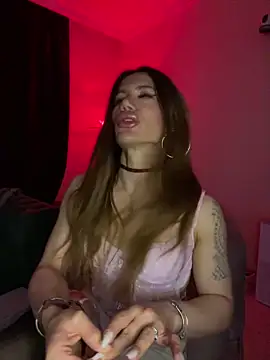 Snapshot of LyraEva chatting on October 10, 2025, 10:43 pm LyraEva online show from October 10, 2025, 10:43 pm