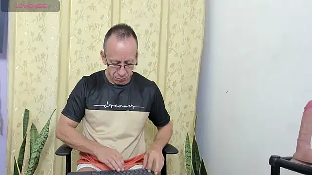  axelking  online show from June 3, 2026, 11:00 am