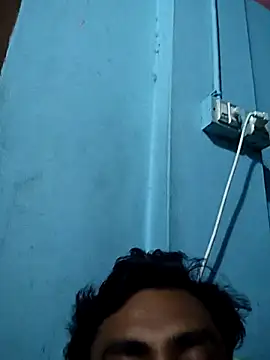 mfrboss1 online show from April 16, 2026, 9:39 pm