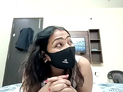 horny milf couple online show from October 15, 2025, 4:26 pm