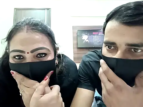 horny milf couple online show from October 16, 2025, 4:48 pm