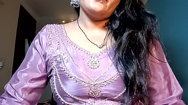 horny milf couple online show from April 8, 2026, 4:30 pm