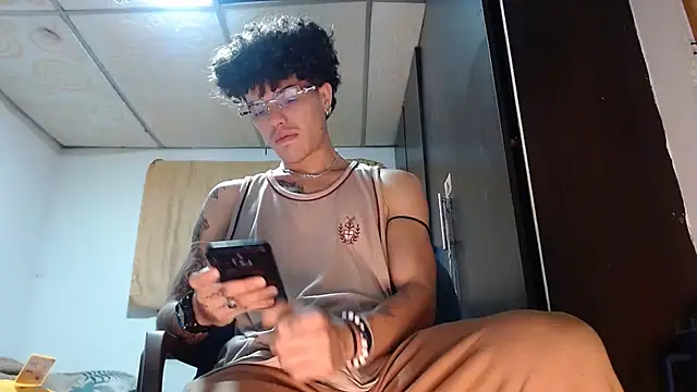 imsammytop online show from April 1, 2026, 9:32 am