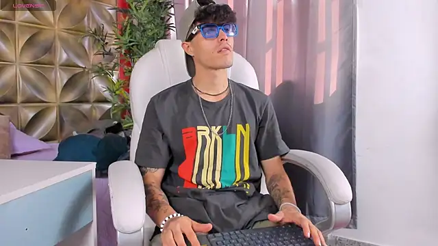 Snapshot of imsammytop chatting on October 21, 2025, 1:21 pm imsammytop online show from October 21, 2025, 1:21 pm