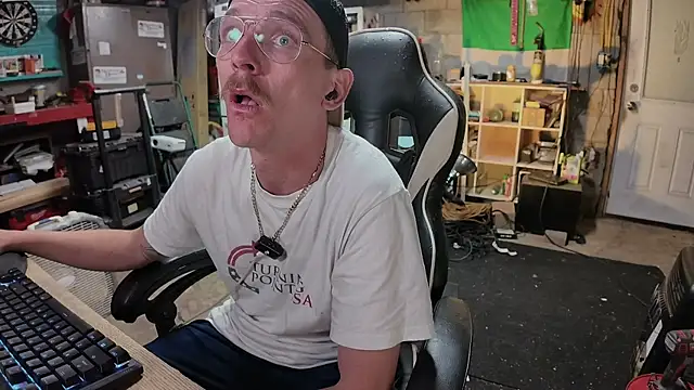 AverageMaleJay online show from May 18, 2026, 12:44 am
